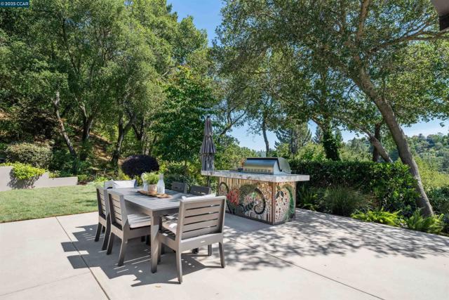 10 ICHABOD LANE, Orinda CA: https://media.crmls.org/mediaz/e58c6abc-27fb-4013-b360-9ddd2e62a3c8.jpg