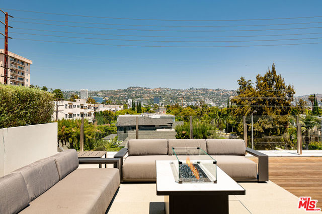 9000 W 3rd Street, Los Angeles CA: https://media.crmls.org/mediaz/e58c76c3-7a31-4bc2-846f-6eb3cfbd9218.jpg