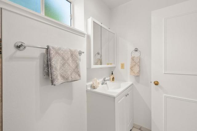 423 Riviera Drive, Union City CA: https://media.crmls.org/mediaz/e58d1475-9129-4640-bf8a-fe597581d7dc.jpg