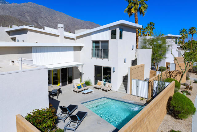 970 Oceo S Circle, Palm Springs CA: https://media.crmls.org/mediaz/e58d7683-ed8a-4002-9617-36af695373b5.jpg
