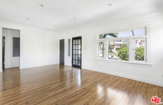 1404 Maltman Avenue, Los Angeles CA: https://media.crmls.org/mediaz/e58d7f4a-9a06-40b9-8eb0-ddc1f891c448.jpg