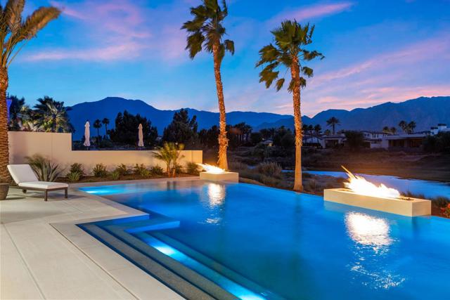 53603 Via Mallorca, La Quinta CA: https://media.crmls.org/mediaz/e58e12d0-da88-4605-af13-759edfcc4717.jpg