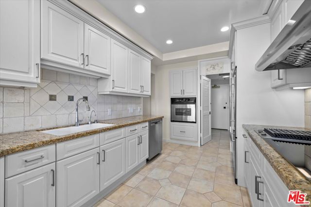 1333 S Beverly Glen Boulevard, Los Angeles CA: https://media.crmls.org/mediaz/e58e4dc3-b67b-49b9-9bec-615f848717d6.jpg