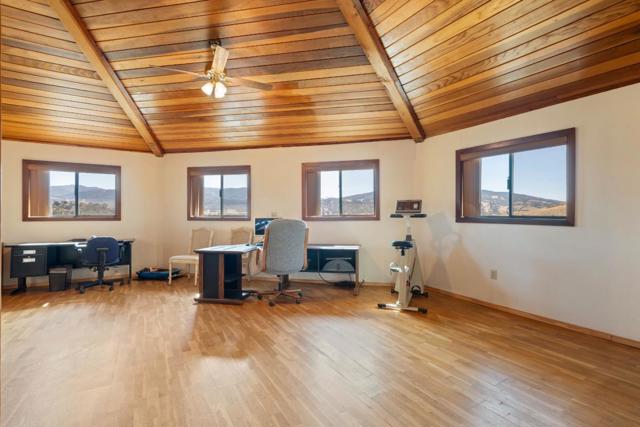 20101 Panoche Road, Paicines CA: https://media.crmls.org/mediaz/e58e59ac-b366-4cbb-9c7b-31ec87fff287.jpg