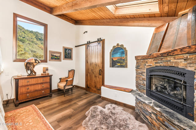 356 E Carlisle Road, Thousand Oaks CA: https://media.crmls.org/mediaz/e58f6427-c635-4d0f-8809-54cdd4fed5b9.jpg