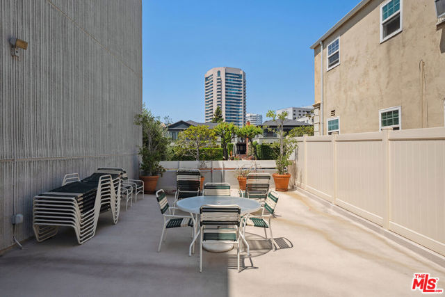 1250 S Beverly Glen Boulevard, Los Angeles CA: https://media.crmls.org/mediaz/e58fdd21-86a2-4a3d-8e25-d9082191081f.jpg