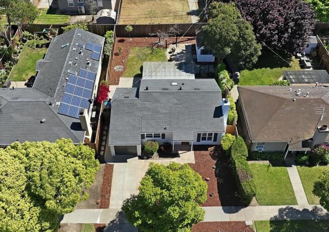 1019 Riverton Drive, San Carlos CA: https://media.crmls.org/mediaz/e58fedde-95c8-43e9-8c5a-20f6f0611632.jpg