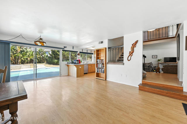 1589 N Alva Circle, Simi Valley CA: https://media.crmls.org/mediaz/e5904984-c3b2-4140-aa88-8df0312726ac.jpg