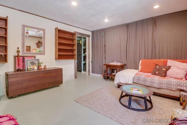 255 Highline Trl, El Cajon CA: https://media.crmls.org/mediaz/e59058ca-2905-4e8e-b60f-3276c1969dd4.jpg