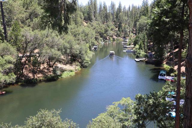 20244 Lower Skyridge Dr, Groveland CA: https://media.crmls.org/mediaz/e5905b9b-255b-4e3d-8591-b2e8702960b3.jpg