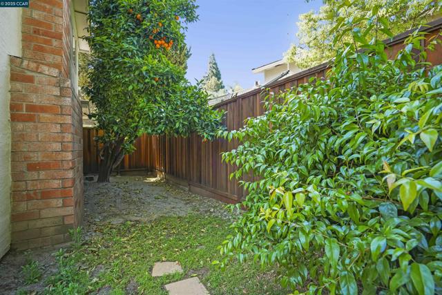 220 Daylight Pl, Danville CA: https://media.crmls.org/mediaz/e590b1bf-d916-465a-9d94-7645045bba83.jpg