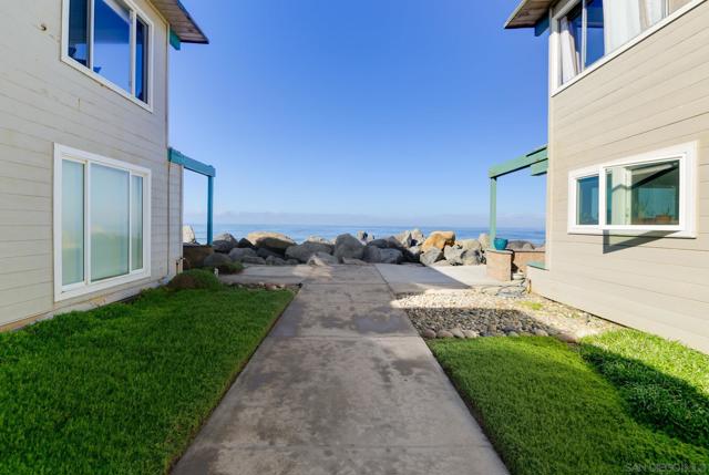 1680 B Seacoast Drive Unit B, Imperial Beach CA: https://media.crmls.org/mediaz/e590d6f0-4c69-4f9d-a290-214b56f39b55.jpg