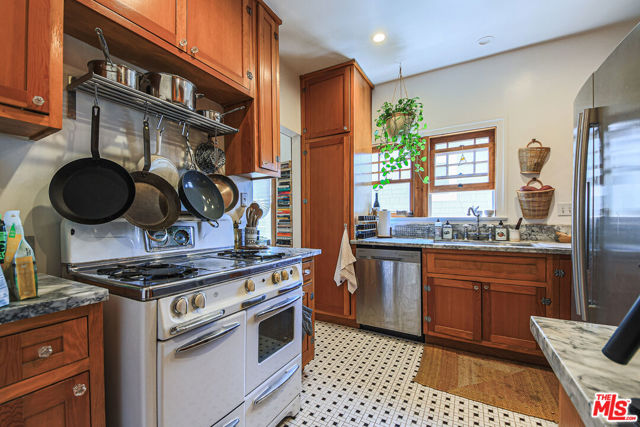 132 N Avenue 57, Los Angeles CA: https://media.crmls.org/mediaz/e590f140-dadd-4c9e-ba16-b71686e99a76.jpg