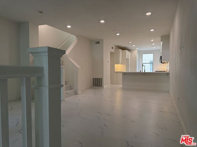 65 Plateau, Irvine CA: https://media.crmls.org/mediaz/e591eeff-8425-4f9f-91f3-47f3d4699575.jpg