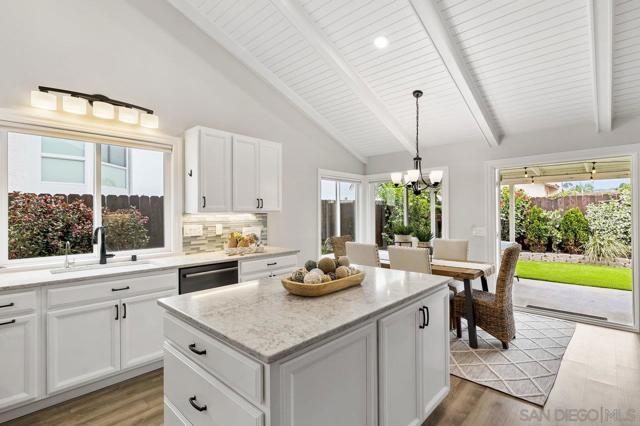 8924 La Cintura Ct, San Diego CA: https://media.crmls.org/mediaz/e59206c1-4787-42c2-a024-a3ce0406bdb9.jpg