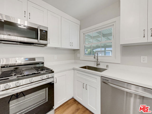 264 S Joanne Avenue, Ventura CA: https://media.crmls.org/mediaz/e59230c1-5757-4c5d-9ee3-997aaab9f573.jpg
