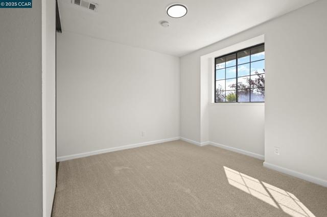 11478 Rolling Hills Dr, Dublin CA: https://media.crmls.org/mediaz/e5923a0f-3866-42a5-a31d-df9db368cf59.jpg