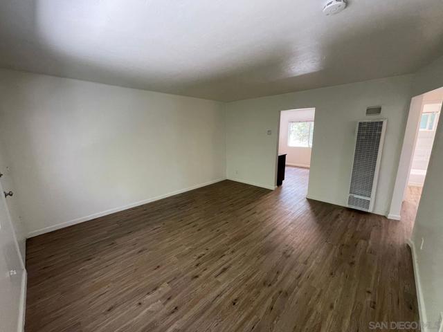 2254 Garnet Ave, San Diego CA: https://media.crmls.org/mediaz/e592c654-6144-4c08-9ead-8ff0e5321558.jpg