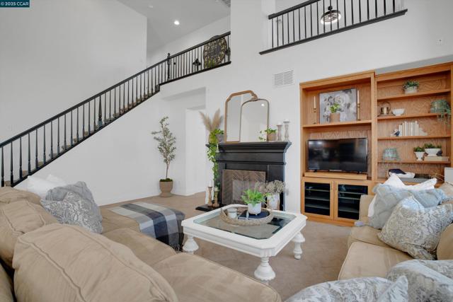 2856 Gardenside Ct, Brentwood CA: https://media.crmls.org/mediaz/e592fd86-f251-46f8-b32c-c4da4291039c.jpg