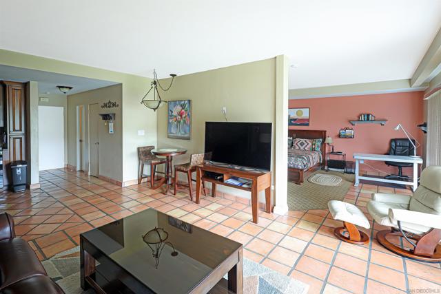 2003 Costa Del Mar Rd, Carlsbad CA: https://media.crmls.org/mediaz/e593c0af-e763-4c81-9b43-4386550c9340.jpg