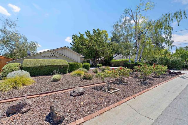 861 Riverside Drive, Los Altos CA: https://media.crmls.org/mediaz/e5940b07-92be-41e1-b244-9c11141a3a6d.jpg