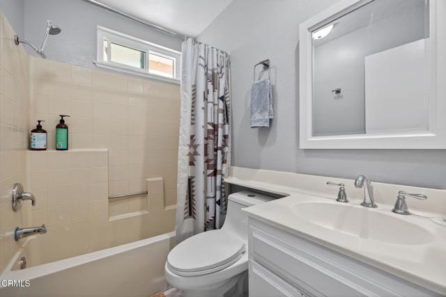 11881 Silver Spur Street, Ojai CA: https://media.crmls.org/mediaz/e594bb01-dfe8-42c3-b539-03ad9c6e8fa8.jpg