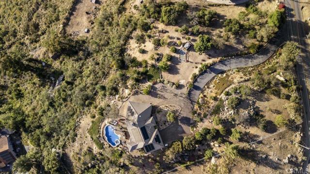 1078 Rainbow Crest Road, Fallbrook CA: https://media.crmls.org/mediaz/e59536ec-feb0-4237-81d8-1d410cce000d.jpg