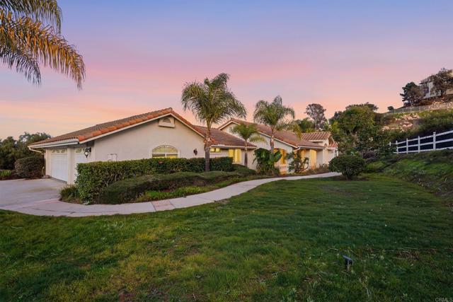 Detail Gallery Image 4 of 31 For 2449 Trails End, Fallbrook,  CA 92028 - 4 Beds | 3 Baths