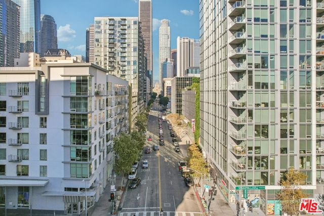 645 W 9th Street, Los Angeles CA: https://media.crmls.org/mediaz/e595a428-9253-45ec-ab7b-4b9a7d10b758.jpg