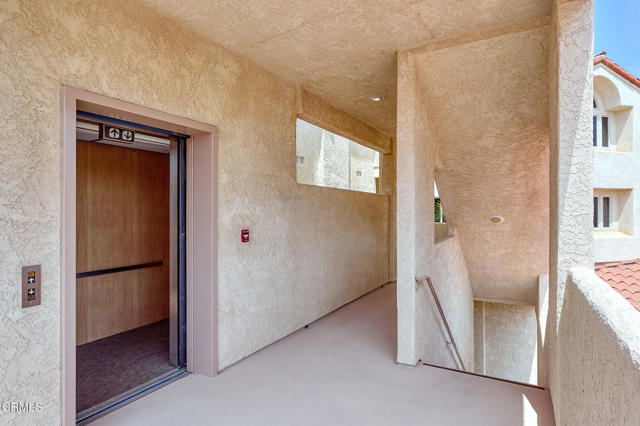 4229 Harbour Island Lane, Oxnard CA: https://media.crmls.org/mediaz/e595bbf1-1d9f-4db5-858f-3f1ed3783998.jpg