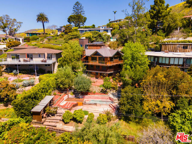 440 Mariposa Drive, Ventura CA: https://media.crmls.org/mediaz/e595eb2c-630c-4568-b9f3-858035bd8937.jpg