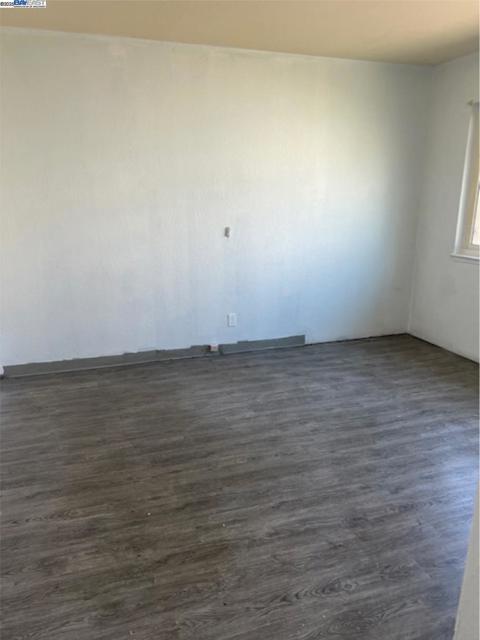 4201 West St, Oakland CA: https://media.crmls.org/mediaz/e5962709-d237-4e04-90a9-61f78257e7f6.jpg