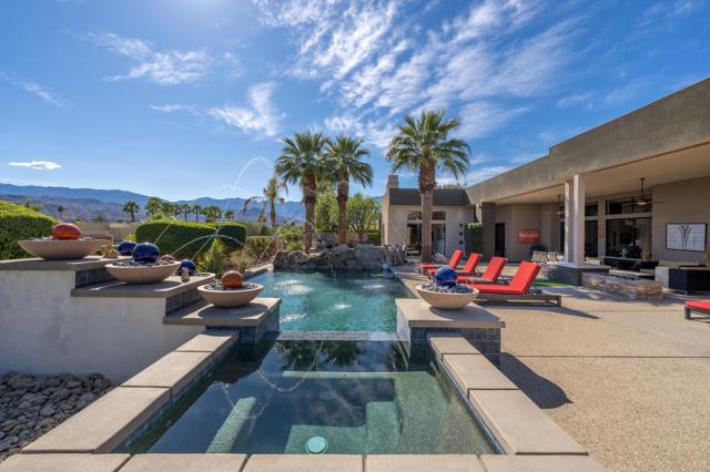 8 Ledgestone Lane, Rancho Mirage CA: https://media.crmls.org/mediaz/e596dca9-e159-4fe0-b645-90d62df03b9b.jpg