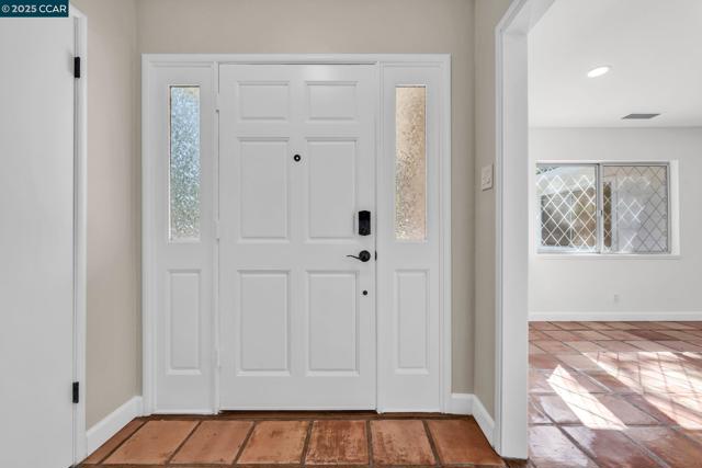 205 Castle Hill Ranch Rd, Walnut Creek CA: https://media.crmls.org/mediaz/e5972102-8b54-430a-be37-8b42bab90e62.jpg