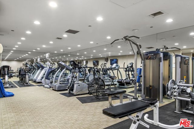 300 N Swall Drive, Beverly Hills CA: https://media.crmls.org/mediaz/e59753f2-fe97-4296-975b-762df7d2168a.jpg