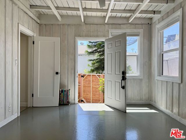 2927 S West View Street, Los Angeles CA: https://media.crmls.org/mediaz/e5986fdf-7a0c-424f-bcd7-b429af4397c6.jpg