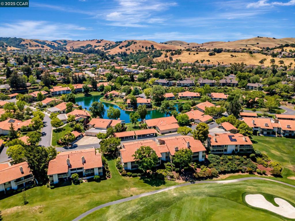 https://media.crmls.org/mediaz/e5988fae-5e0a-4497-9aef-30086d76ebdc.jpg?preset=X-Large