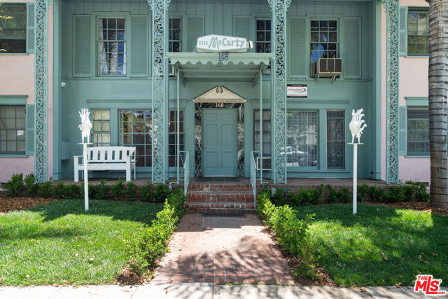 148 S Mccarty Drive, Beverly Hills CA: https://media.crmls.org/mediaz/e5993299-de0f-4d87-b423-89265475370a.jpg
