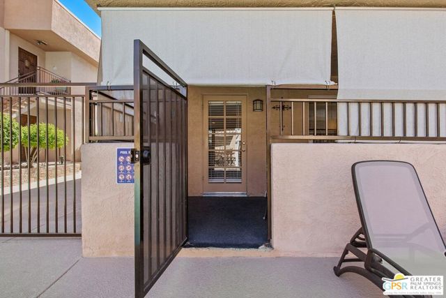 400 N Sunrise Way, Palm Springs CA: https://media.crmls.org/mediaz/e5997640-6bb5-4486-8b3a-00ce94dc05f0.jpg