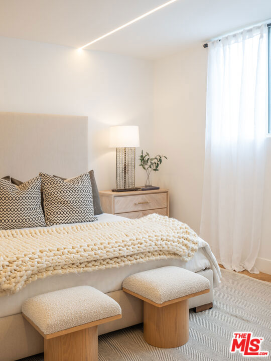 412 N Palm Drive, Beverly Hills CA: https://media.crmls.org/mediaz/e5997bbb-8727-4e3f-bd4e-b2289deb1815.jpg
