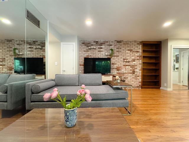 148 Ascot Ct, Moraga CA: https://media.crmls.org/mediaz/e599996f-2a79-40c3-8c24-d82e6439821a.jpg