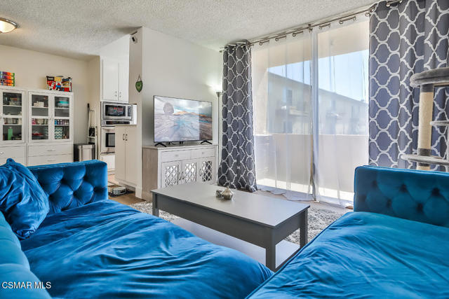 5429 Newcastle Avenue, Encino CA: https://media.crmls.org/mediaz/e59a4bac-ccdb-4173-86f4-57744cb2fbfd.jpg