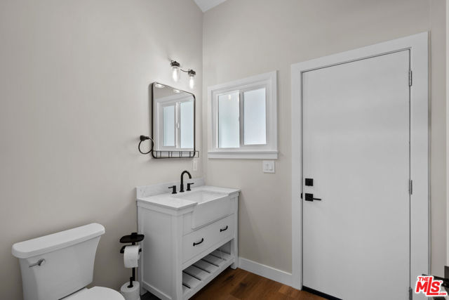 5656 Penfield Avenue, Woodland Hills CA: https://media.crmls.org/mediaz/e59a6a1b-4a66-476a-911e-0f81275d6612.jpg