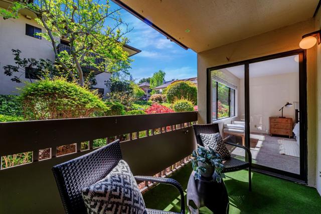 2140 Santa Cruz Avenue, Menlo Park CA: https://media.crmls.org/mediaz/e59a6a6d-1261-409f-8f87-49886e72a153.jpg