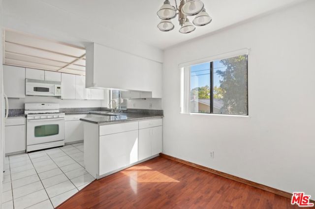 6840 Balboa Boulevard, 504 photo 6