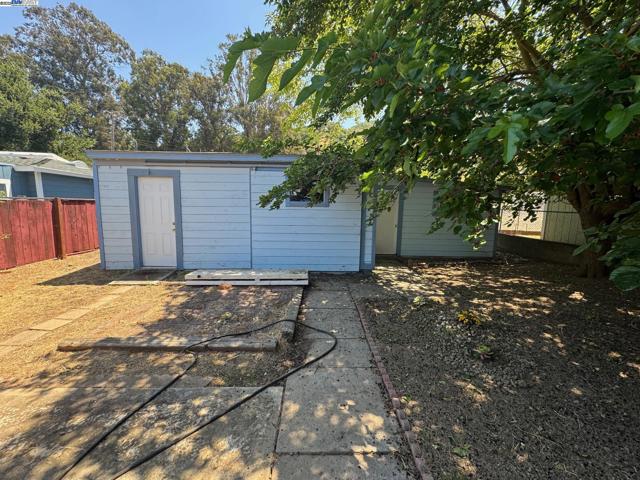 865 Old Canyon Road, Fremont CA: https://media.crmls.org/mediaz/e59b1f67-6a90-4308-ae20-807f25e83991.jpg