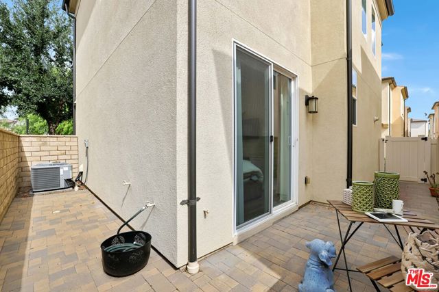 21990 Moveo Drive, Santa Clarita CA: https://media.crmls.org/mediaz/e59b35e0-fe72-43fa-9351-3142aac37b57.jpg