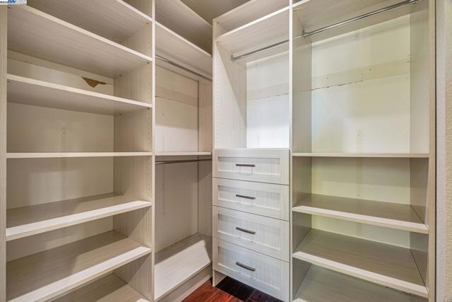 5406 Ontario Cmn, Fremont CA: https://media.crmls.org/mediaz/e59b85e5-cb14-447e-8c93-f99011bd79d2.jpg