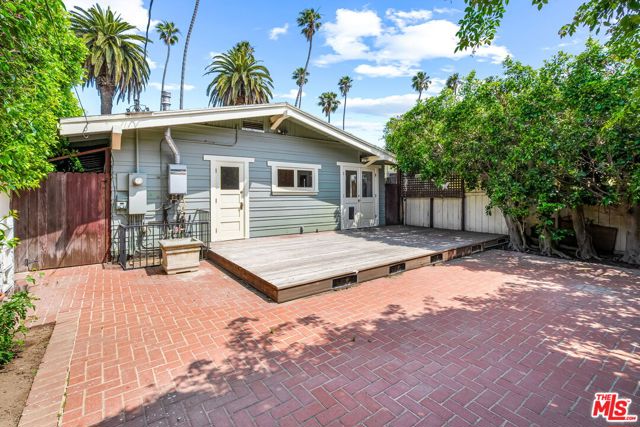 839 Milwood Avenue, Venice CA: https://media.crmls.org/mediaz/e59b978a-8376-4b5e-a3c2-788c030dd00f.jpg