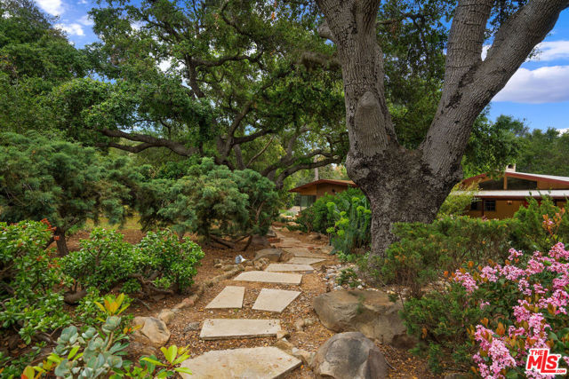 918 Palomar Road, Ojai CA: https://media.crmls.org/mediaz/e59b9b1e-a55c-4d7a-84e7-ab39cb1c1fcc.jpg